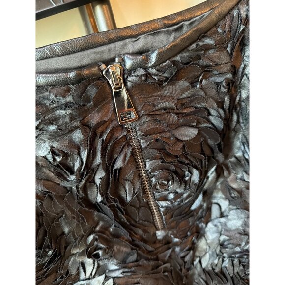 Le Superbe Heavy Petals Floral Applique Mini Skirt Black Rose Womens Size 8 - Picture 10 of 12